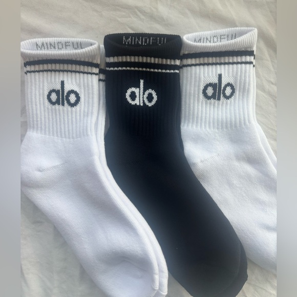 alo yoga 3 pack White and black throwback half crew socks set brand new - Picture 2 of 3